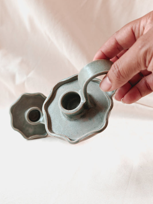 Keramik - Kerzenhalter mit Henkel - Grün