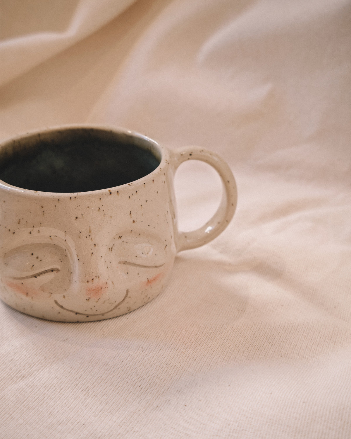 SüßeTasse – Handgefertigte Keramiktasse mit zwei Gesichtern