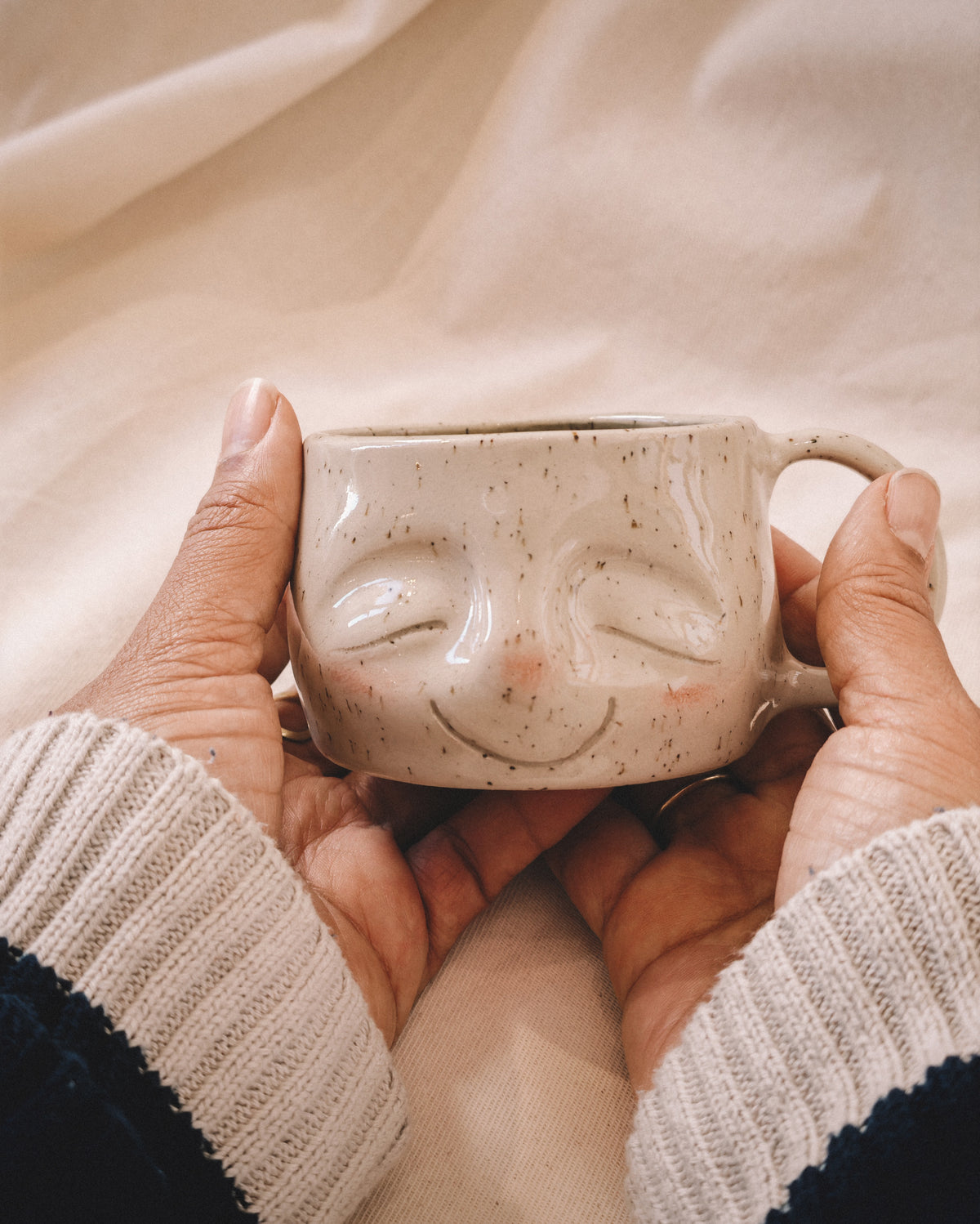 SüßeTasse – Handgefertigte Keramiktasse mit zwei Gesichtern
