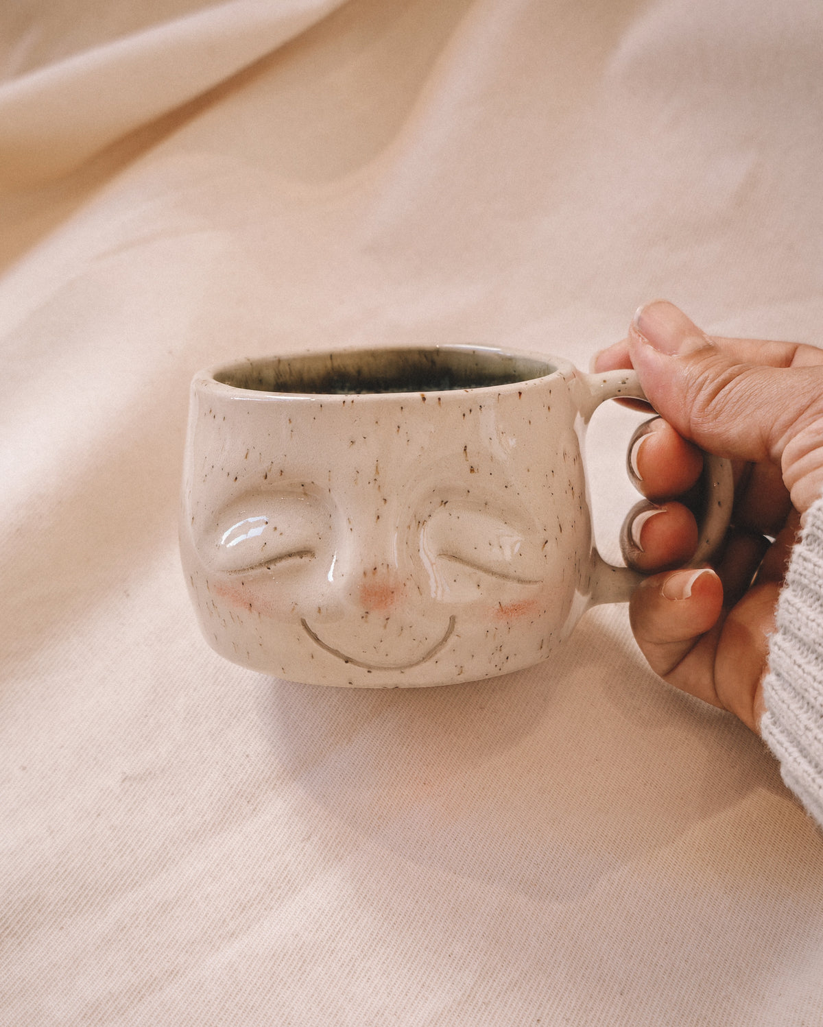 SüßeTasse – Handgefertigte Keramiktasse mit zwei Gesichtern