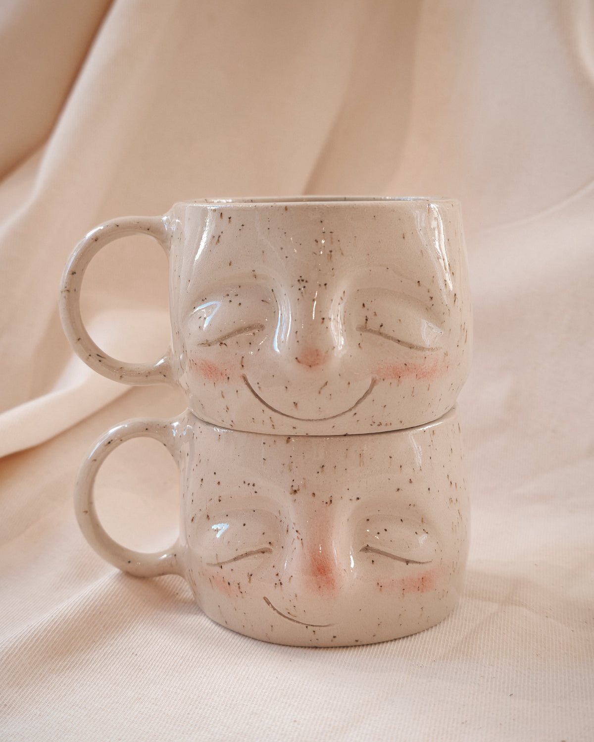SüßeTasse – Handgefertigte Keramiktasse mit zwei Gesichtern