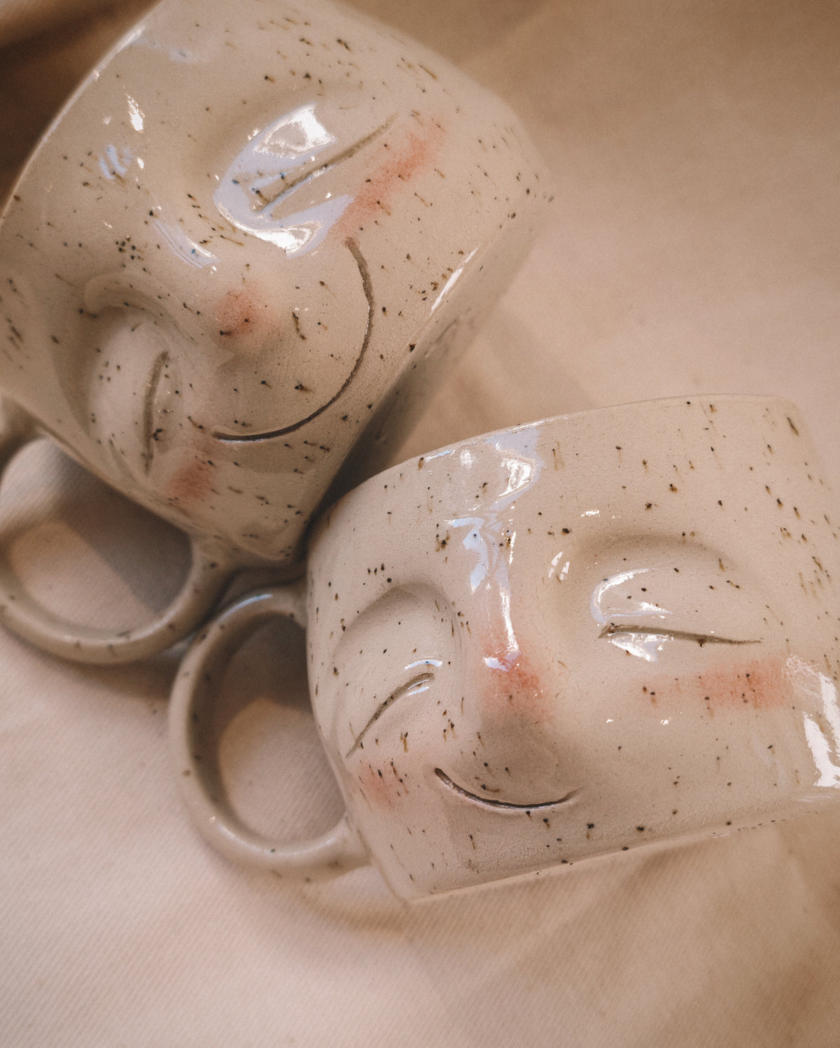 SüßeTasse – Handgefertigte Keramiktasse mit zwei Gesichtern